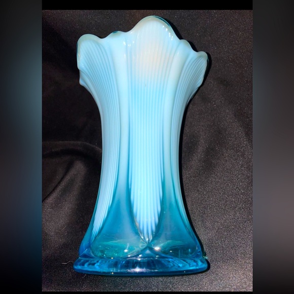 Jefferson glass blue opolesant swung Vase - Picture 3 of 6